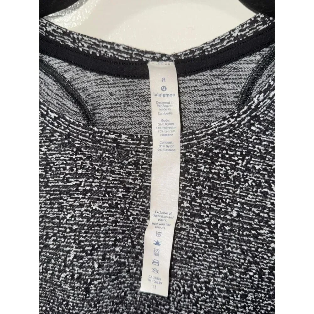 Lululemon Women's Black and Grey T-shirt